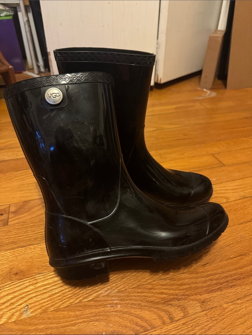 UGG Women's Black Glossy Short Rain Boots